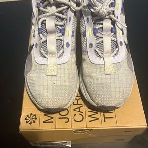 Airmax 2021 Ghost size 10